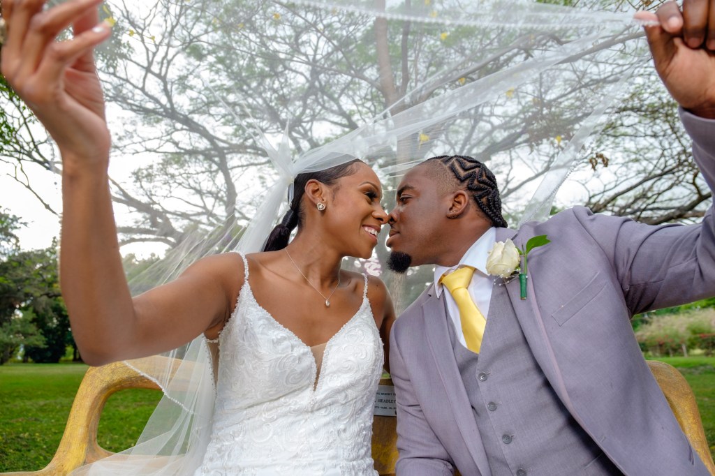 What Does a Wedding Photographer&nbsp;Do?